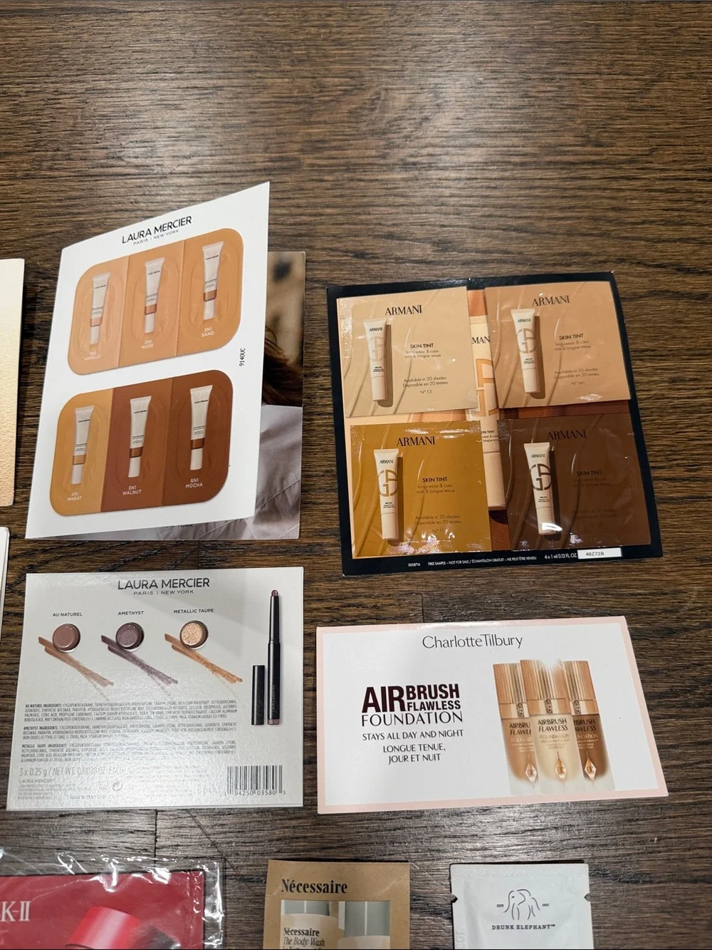 Estée Lauder cosmetic pouch and designer sample bundle